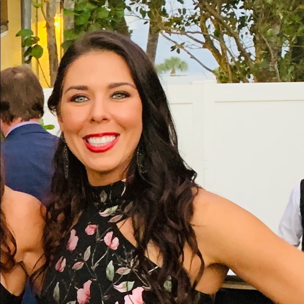 Meet your Posher, Adrianne